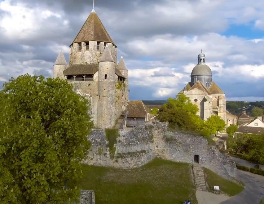 Gite Dans Une Ancienne Corps De Ferme D Provins Esterno foto