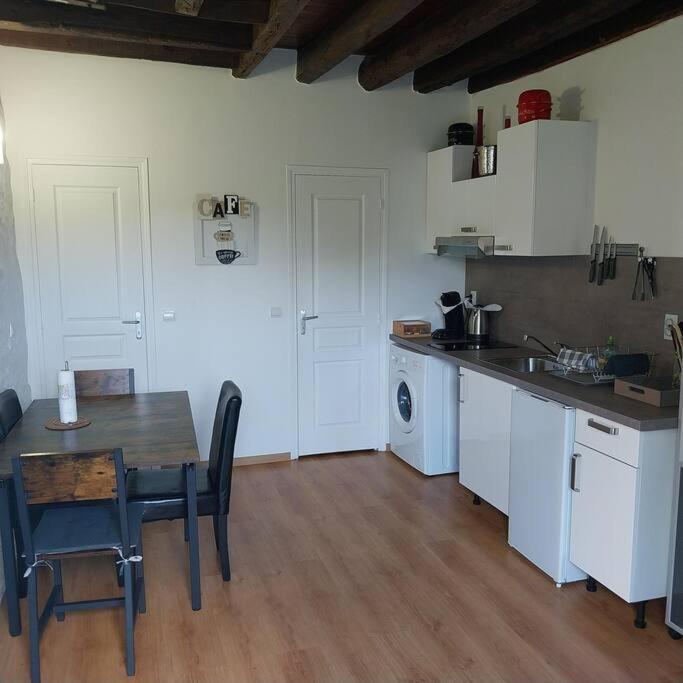 Gite Dans Une Ancienne Corps De Ferme D Provins Esterno foto