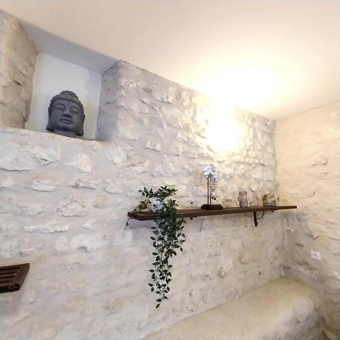 Gite Dans Une Ancienne Corps De Ferme D Provins Esterno foto